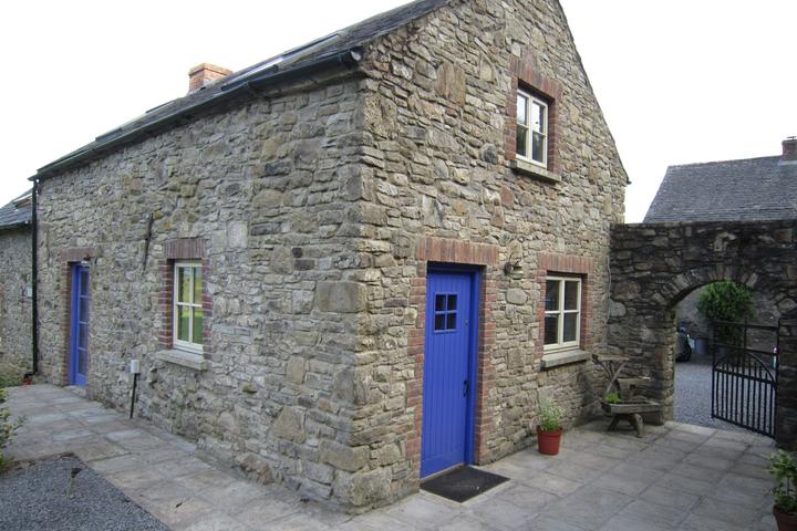 Pet Friendly Beautifully Restored & Furnished Stone Cottage 