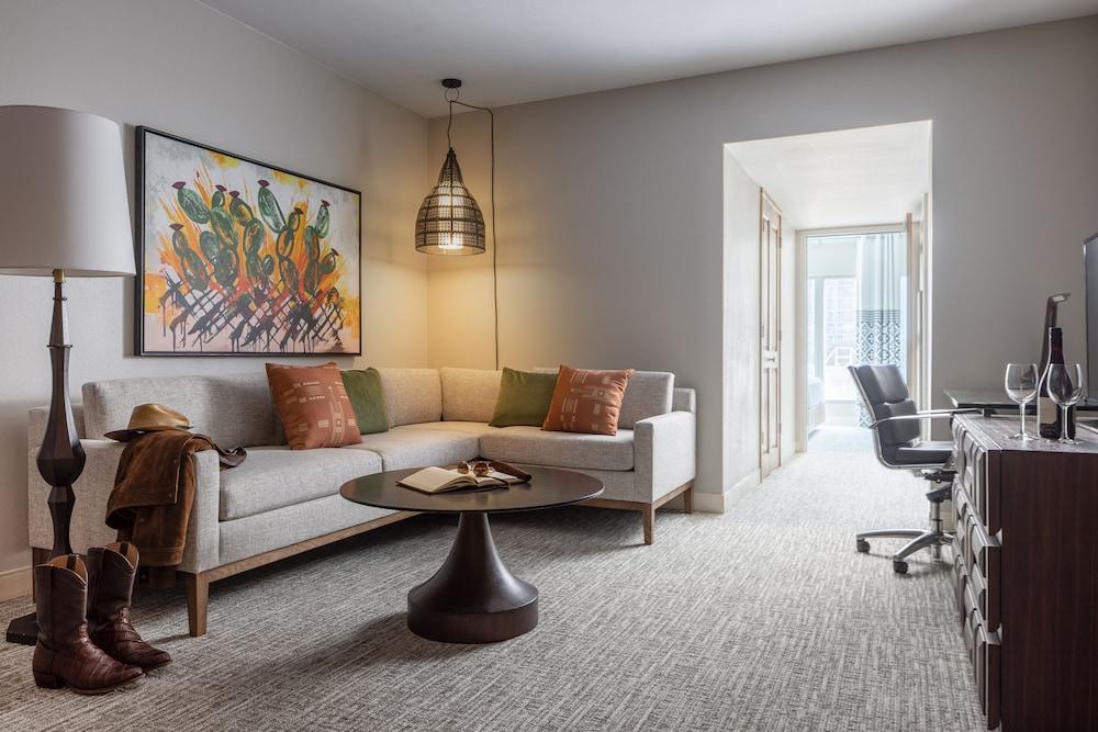 Hotel Contessa Pet Policy