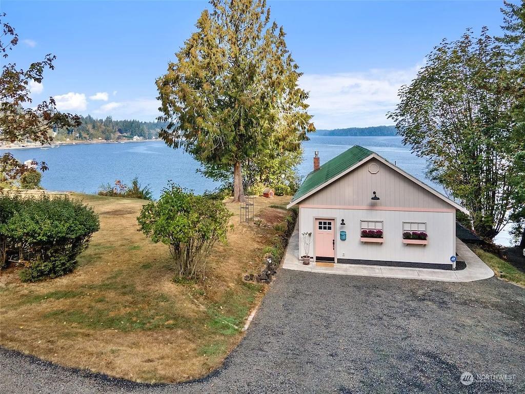Pet Friendly Waterfront Vacation Cottage on Puget Sound