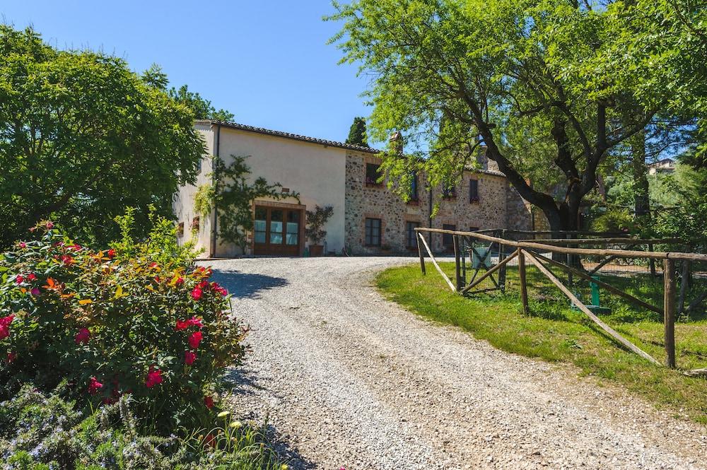 Pet Friendly Podere La Montalla