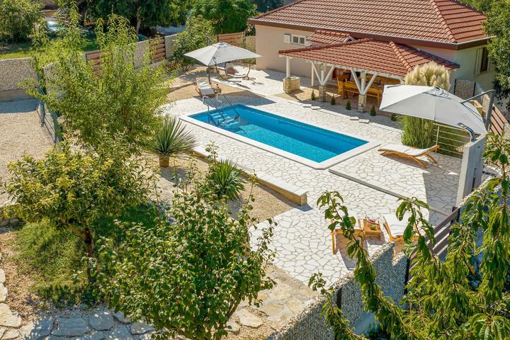 Pet Friendly Awesome 3BR Home in Pokrovnik With Pool & Jacuzzi
