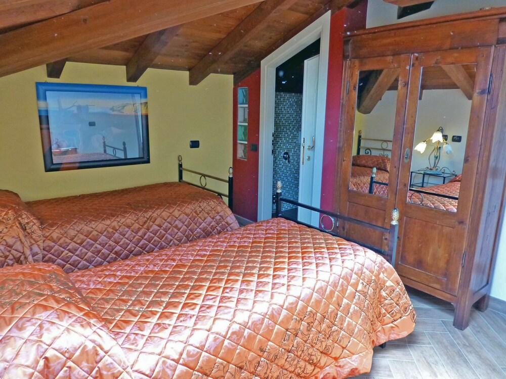 Pet Friendly Stylish Villa with Pool 40 Minutes from Florence