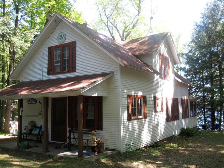 Wabeno Airbnb Rentals Pet Policy