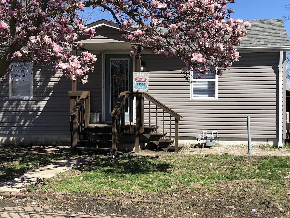 Pet Friendly Route 66 1BR House in Litchfield