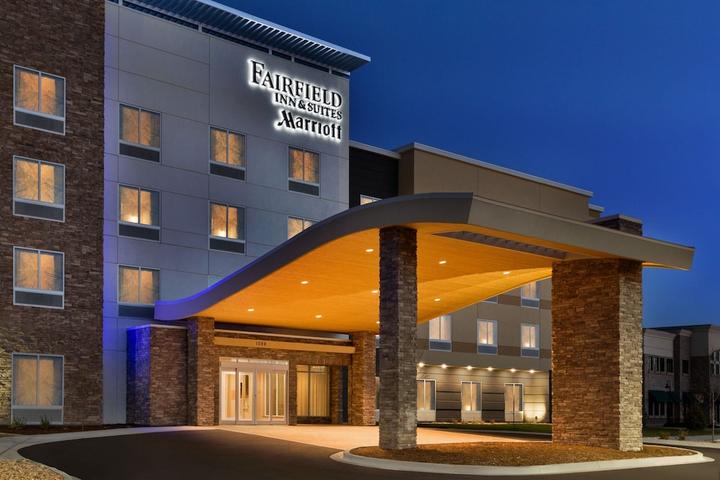 Pet Friendly Fairfield Inn & Suites by Marriott Boulder Longmont