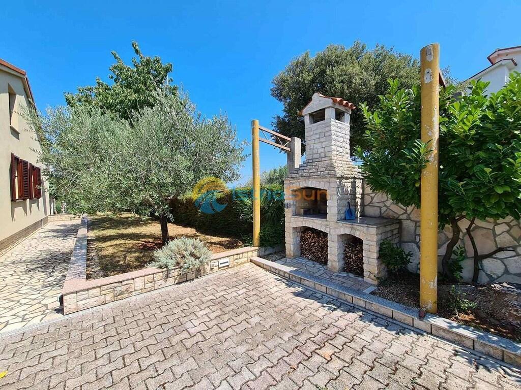 Pet Friendly 3/2 House with Pool