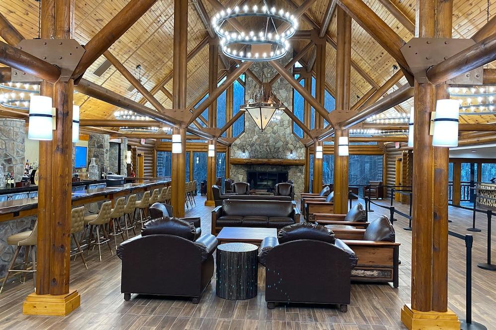 Family Getaway Between Gatlinburg & Pigeon Pet Policy