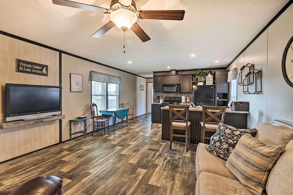 Pet Friendly Lakefront Wetumpka Escape with Furnished Deck