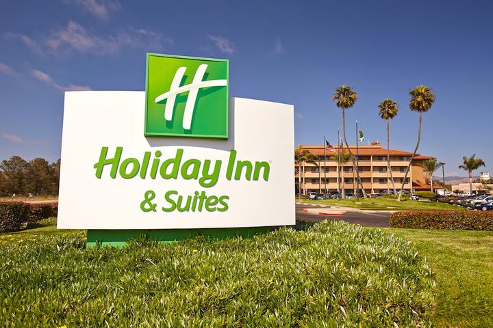 Pet Friendly Holiday Inn & Suites Santa Maria an IHG Hotel