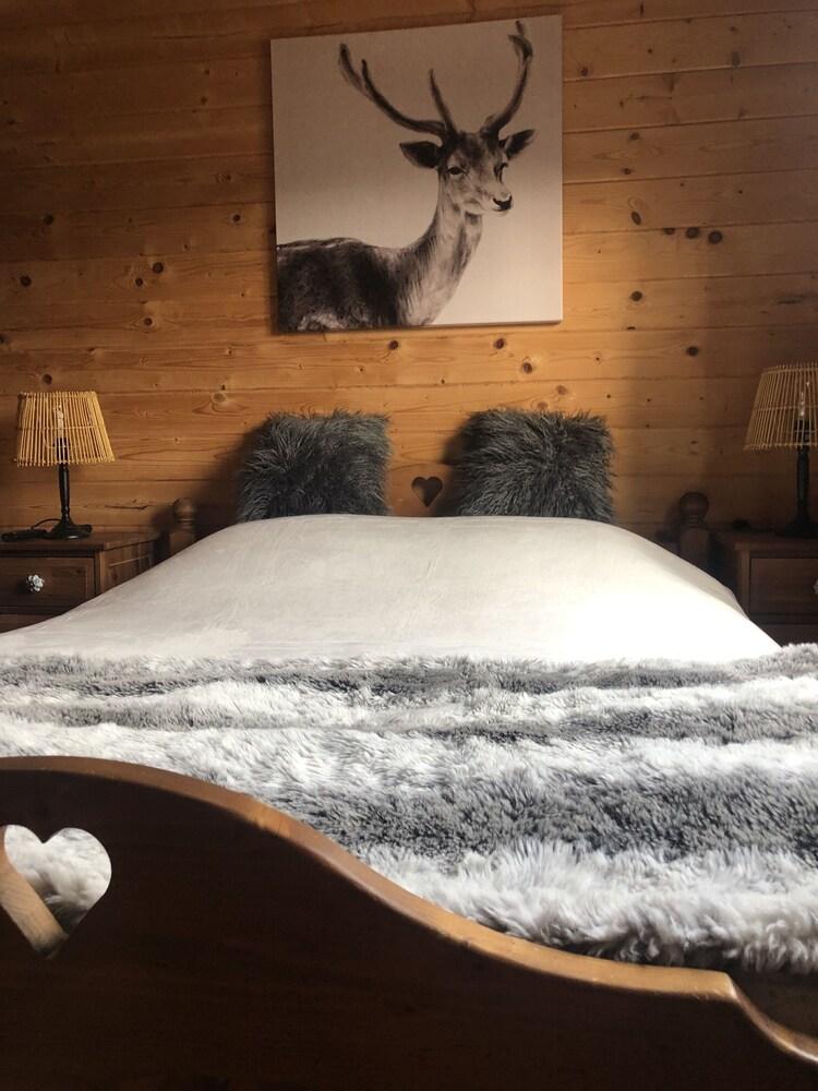 Pet Friendly Chalet with Cozy Charm