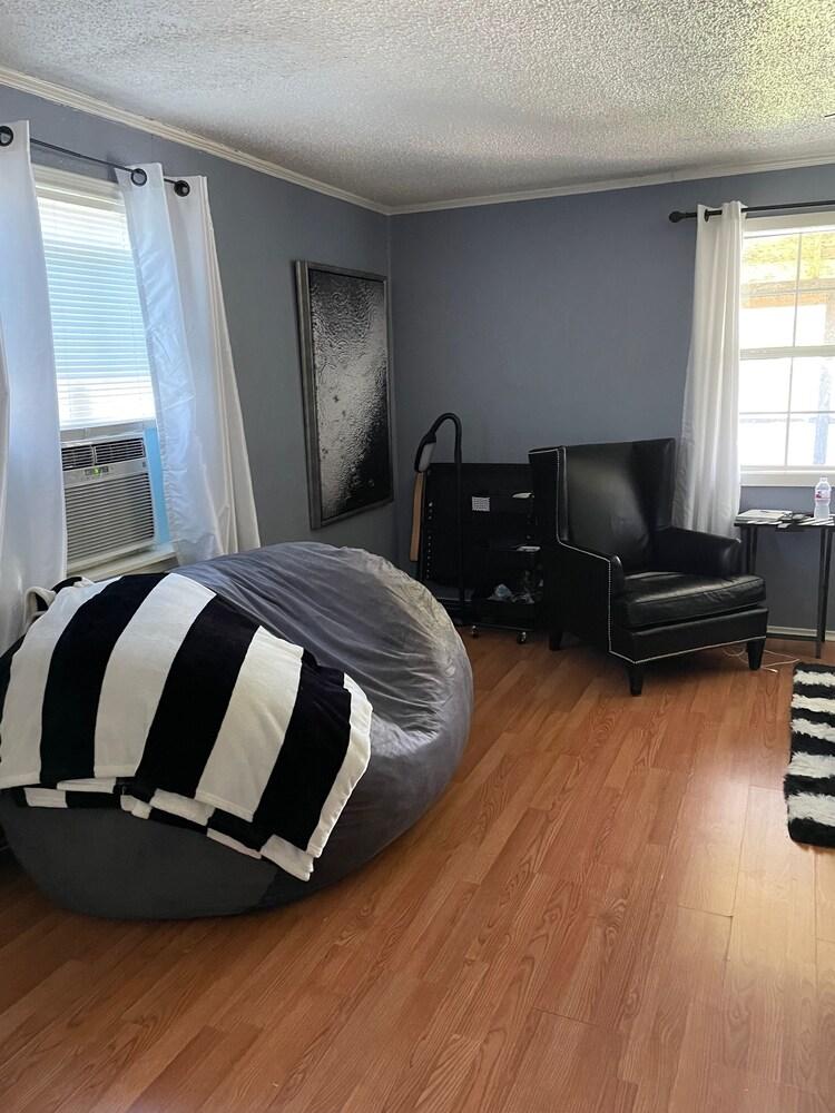 Great for Temporary Housing or Getaways Pet Policy