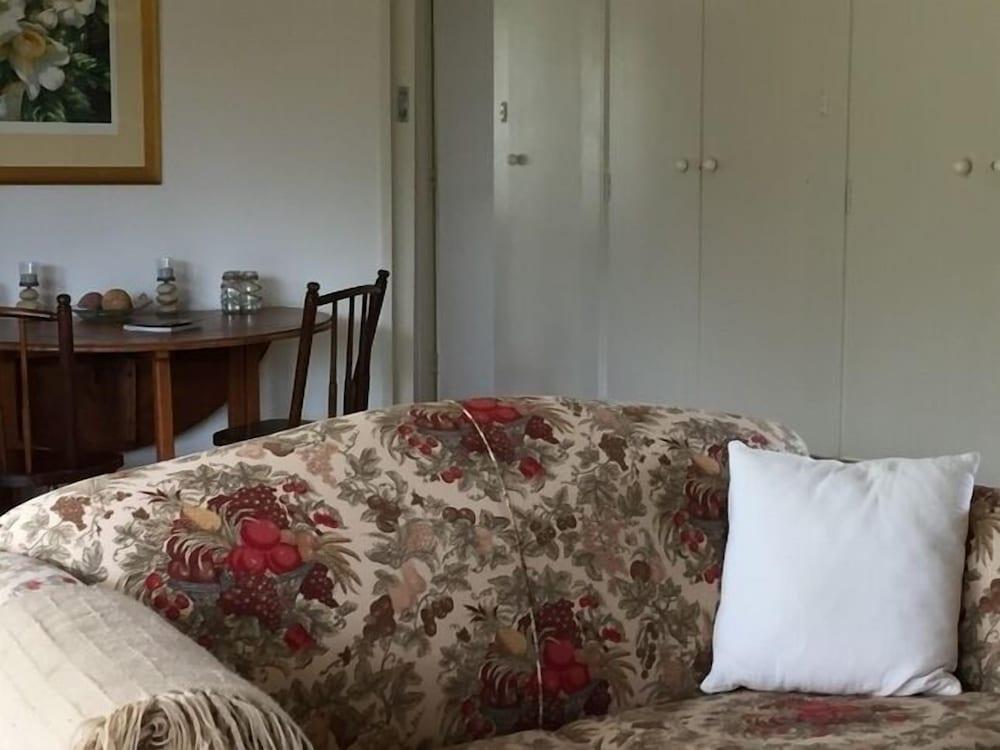 The Shelter B&B at Robe Pet Policy