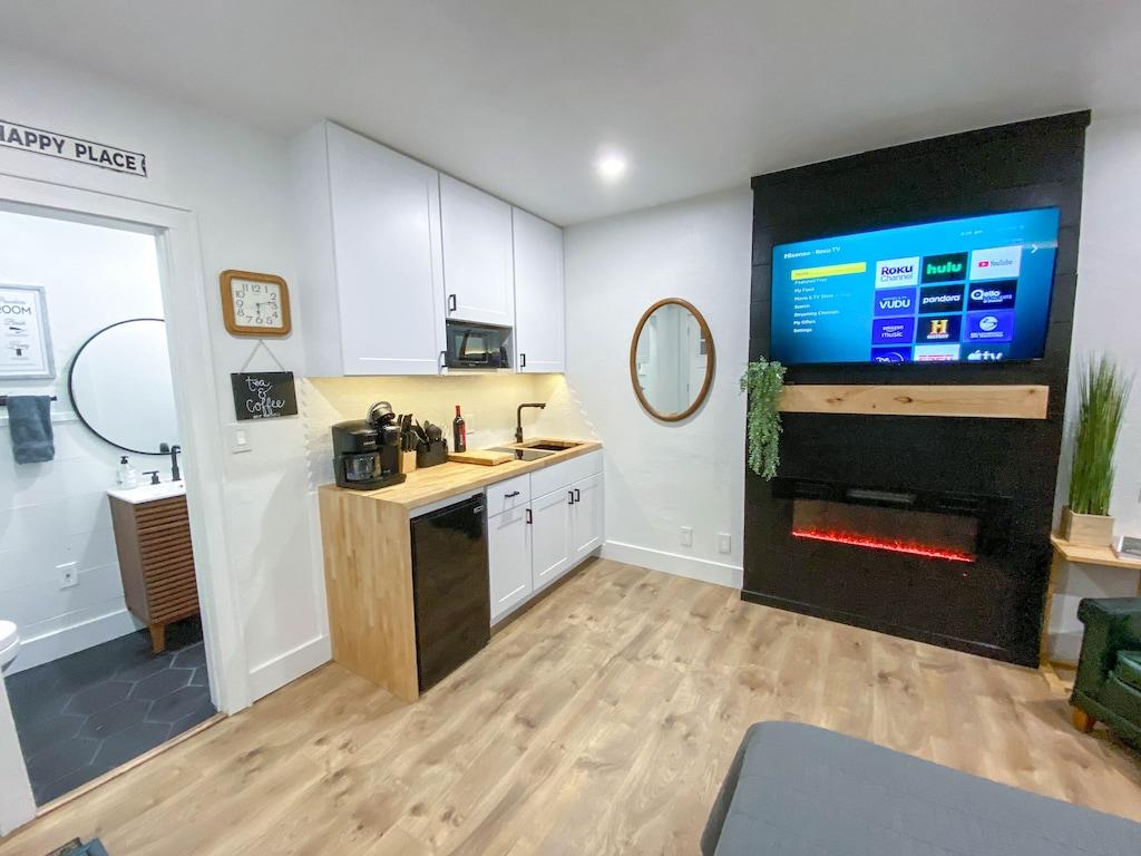 Modern Studio in the Heart of Grants Pass Pet Policy