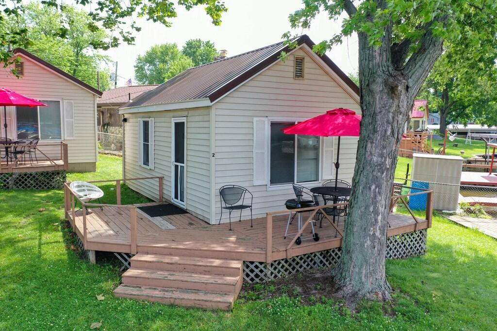 Paradise Cove Lakeside Cottages in Monticello Pet Policy