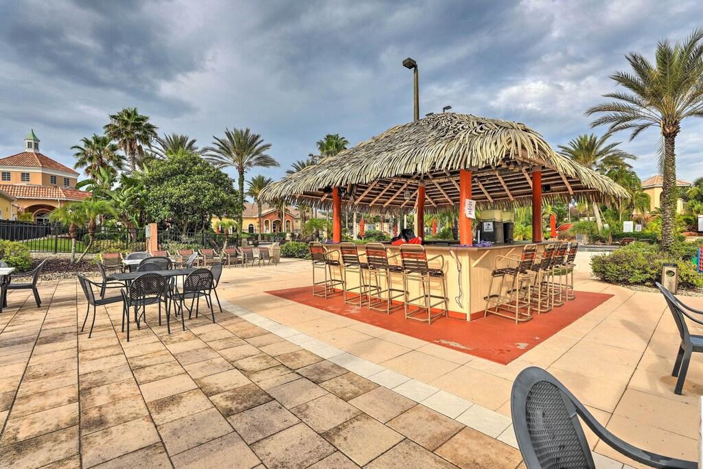 Sunny Davenport Townhome with Amenities Pet Policy