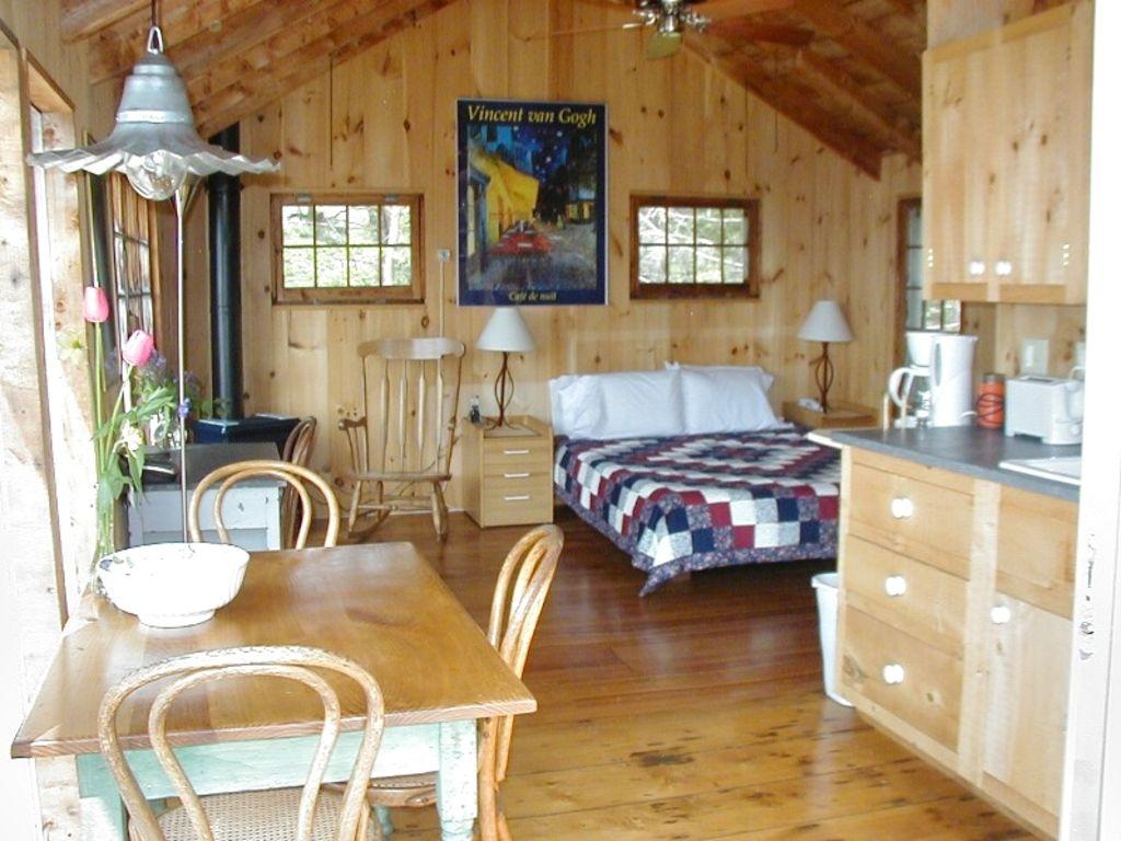 Pet Friendly Belmont Cabin with Fireplace