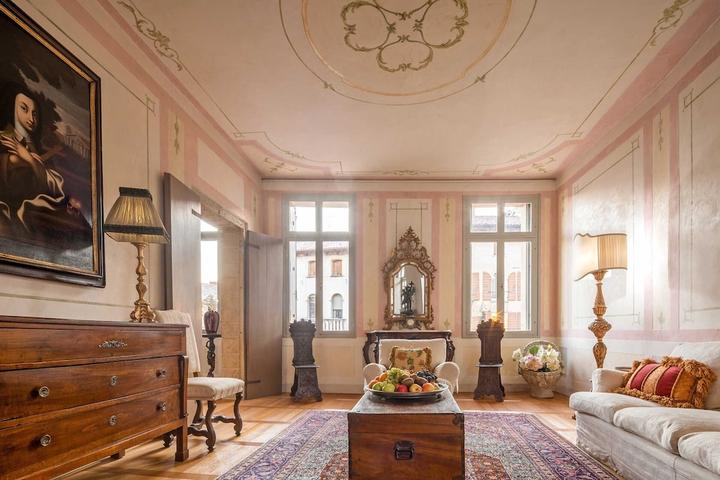 Pet Friendly Luxury Apartment in Asolo Historical Centre
