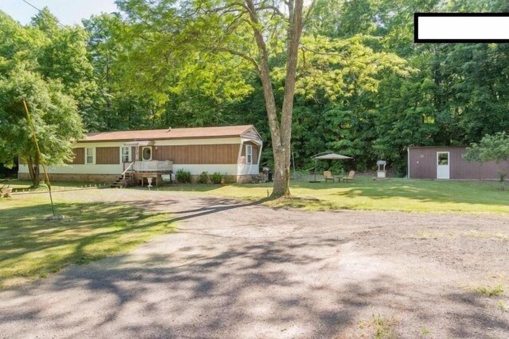 Blossoms in the Catskill Mountains Pet Policy