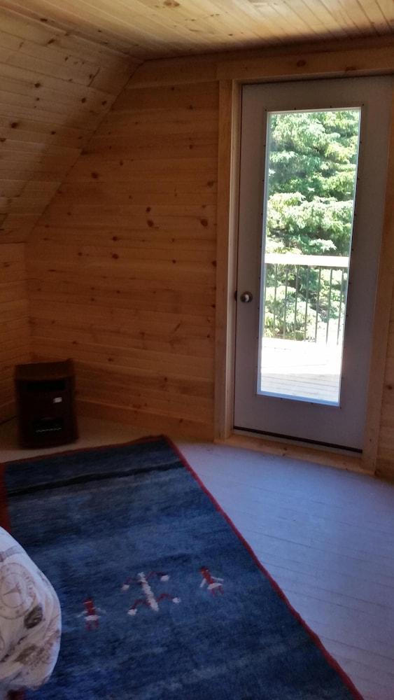 Pet Friendly 3-Bedroom Fully-Equipped Cottage
