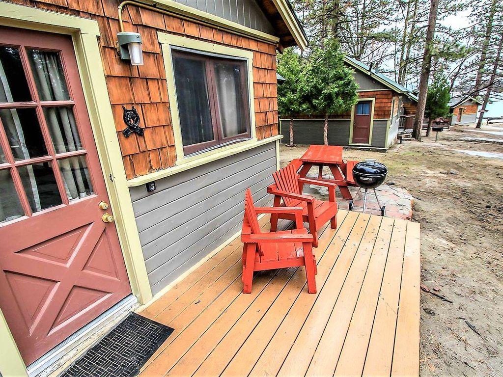 104 Lakeview Family Cabin Pet Policy