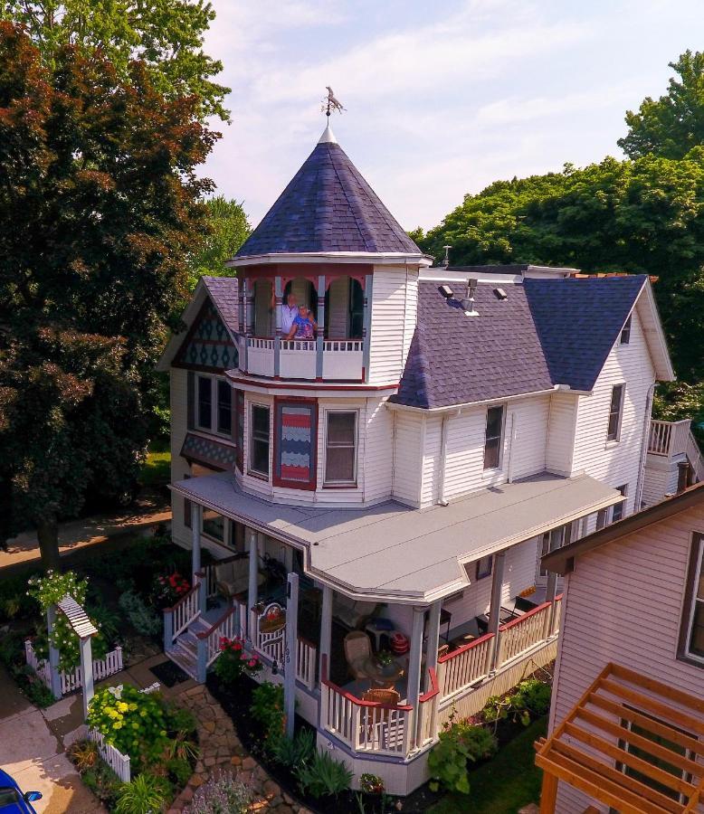Pet Friendly Bondy House Bed & Breakfast