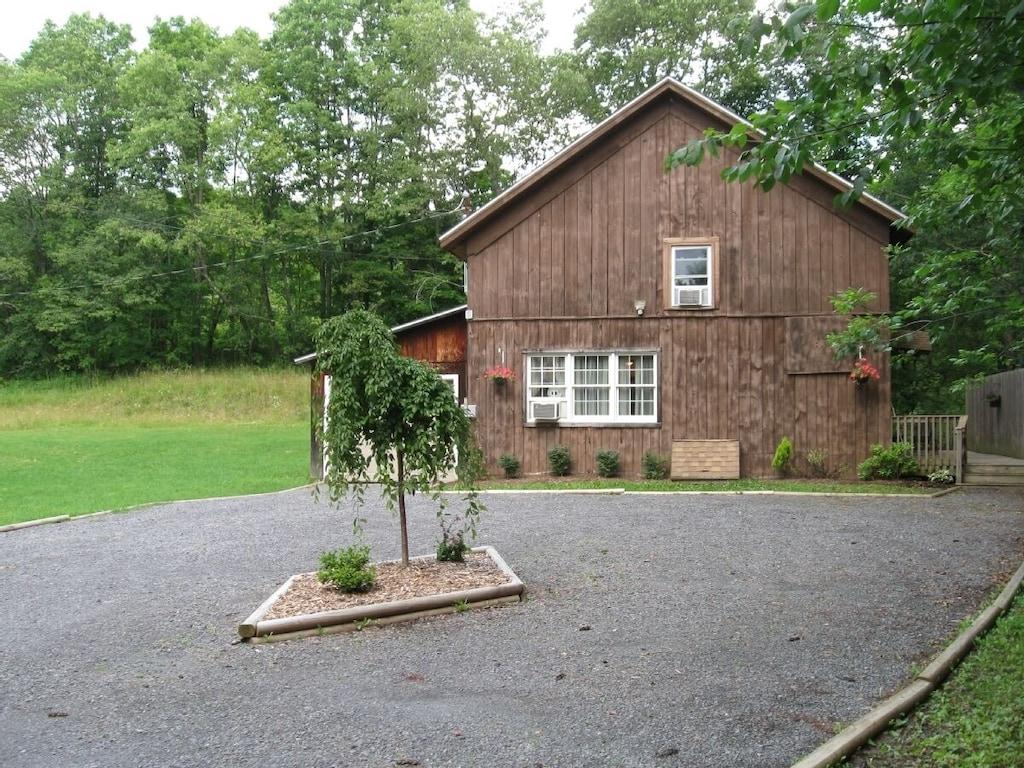Cooperstown Area Charming Carriage House Pet Policy
