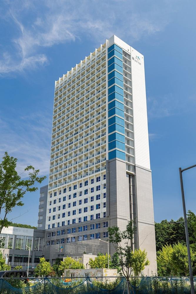 Pet Friendly Skytop Hotel Incheon Airport