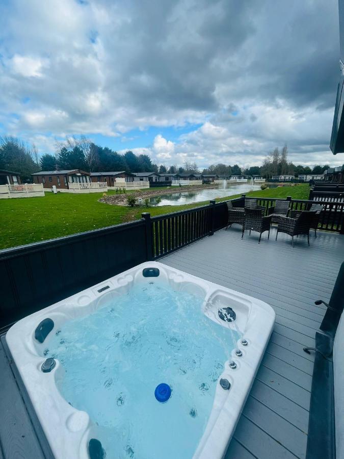 Pet Friendly Belle Vue Lodge With Hot Tub