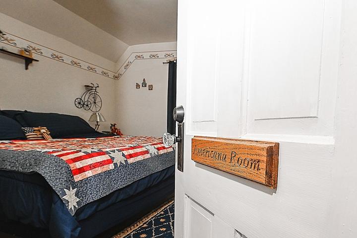 Pet Friendly King Room at Kay's Country Place