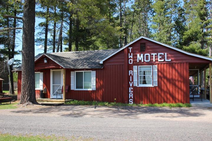 Pet Friendly Two Rivers Motel and Cabins