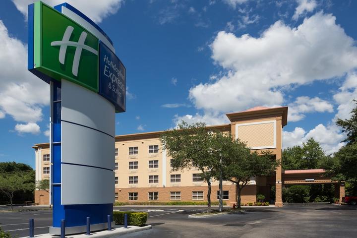 Pet Friendly Holiday Inn Express & Suites Plant City