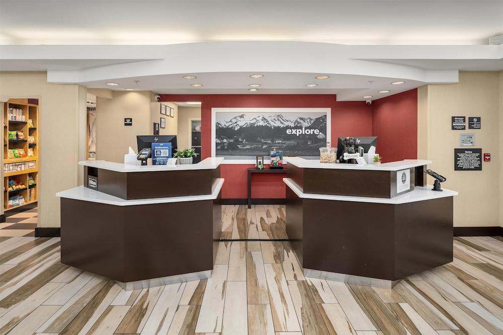 Pet Friendly Hampton Inn & Suites Seattle North Lynnwood