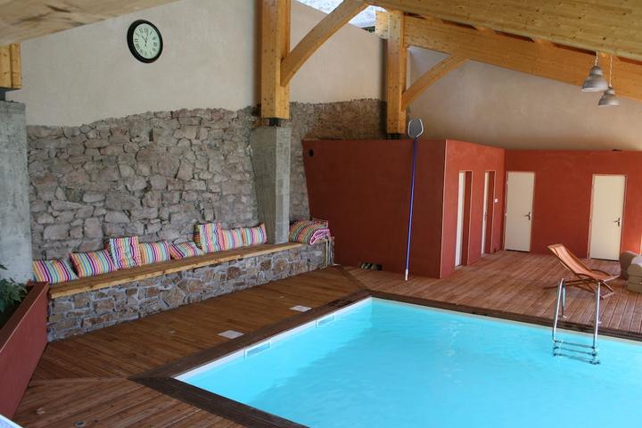 Pet Friendly One Level Ecological Cottage with Heated Pool