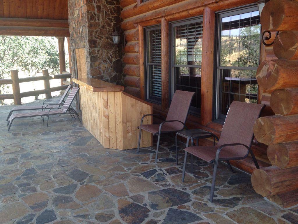 Pet Friendly Private Log Cabin in the Foothills 