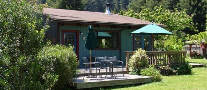 Picture of a pet friendly vacation rental in Weott. Picture of a pet friendly vacation rental in Weott.
