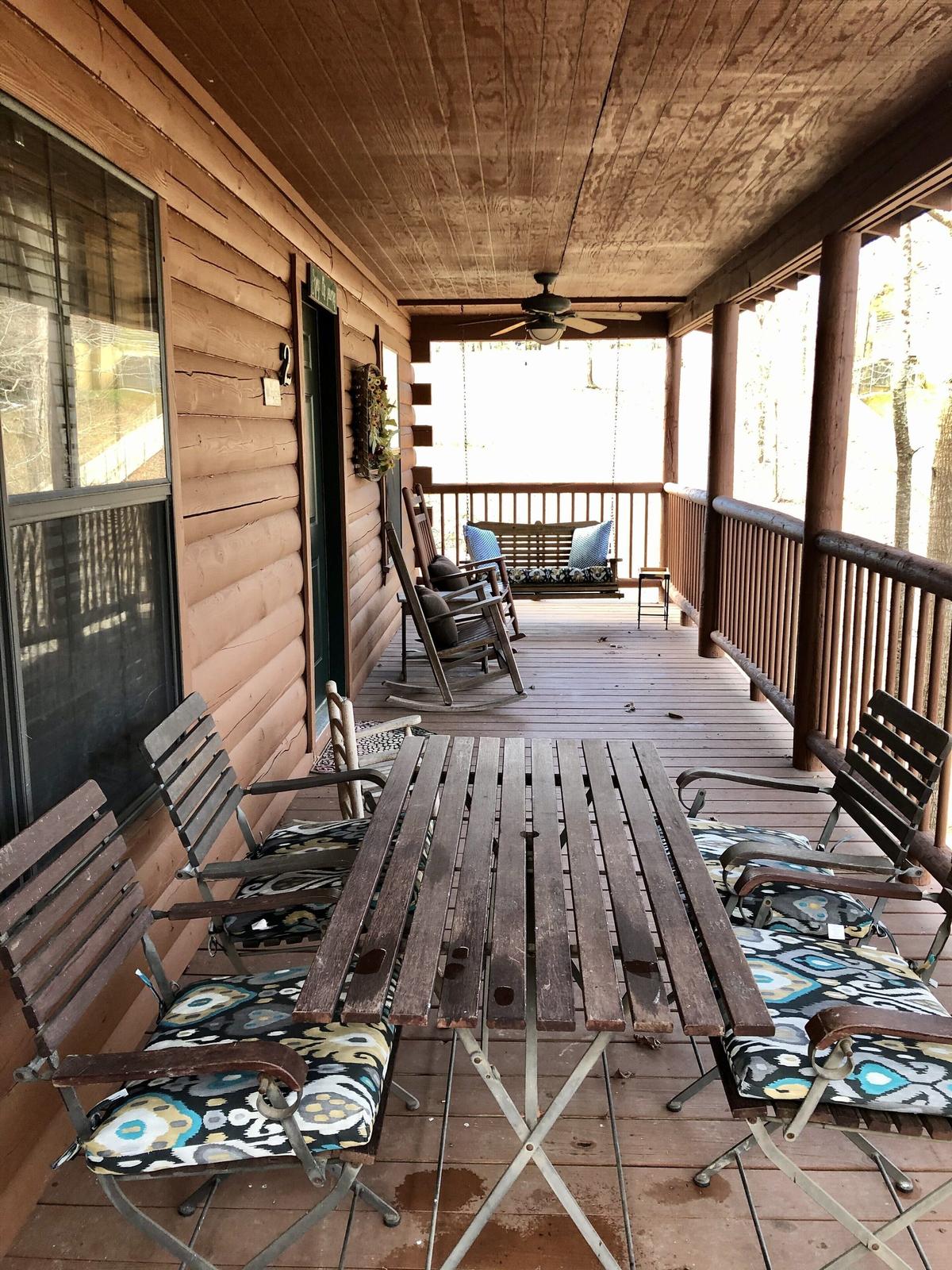 Rustic 2BR Cabin with Fire Pit & Boat Ramp Pet Policy
