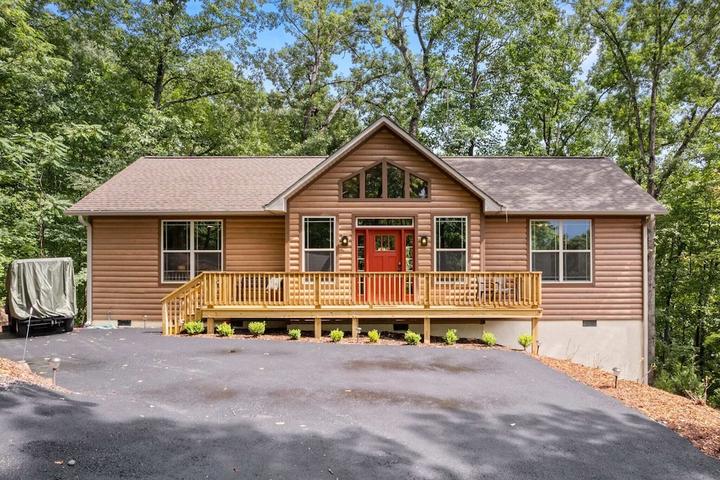 Pet Friendly Cabin with Hot Tub & Lake Lure View/Access