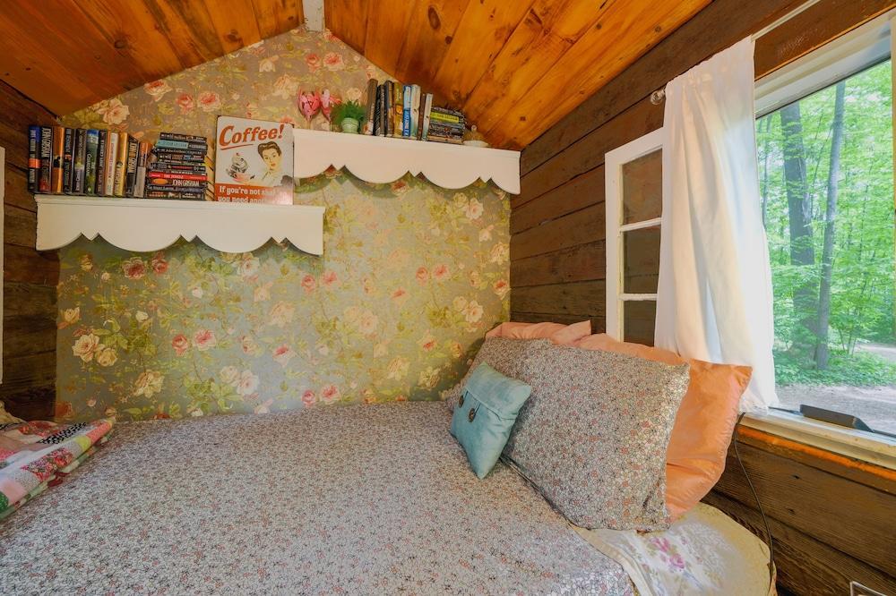 Pet Friendly Little Wooded Retreat Sleeping Cottage