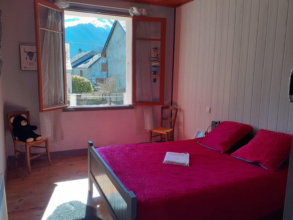 Pet Friendly 3BR House Facing the Cirque of Cagateille