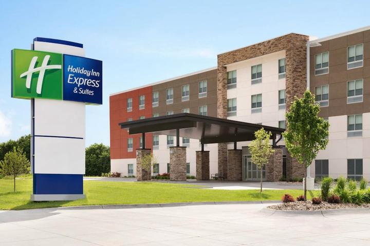 Pet Friendly Holiday Inn Express & Suites Red Wing an IHG Hotel