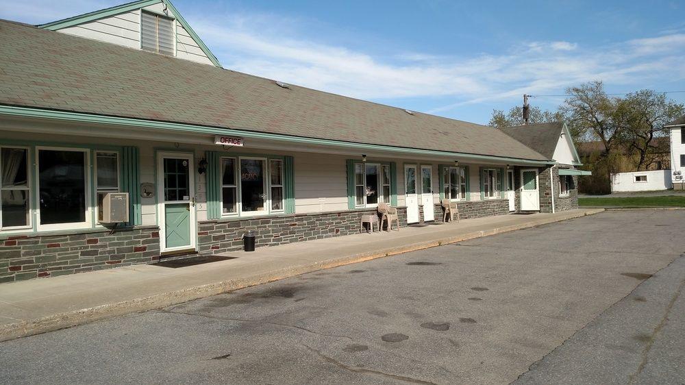 Pet Friendly Middlebury Sweets Motel