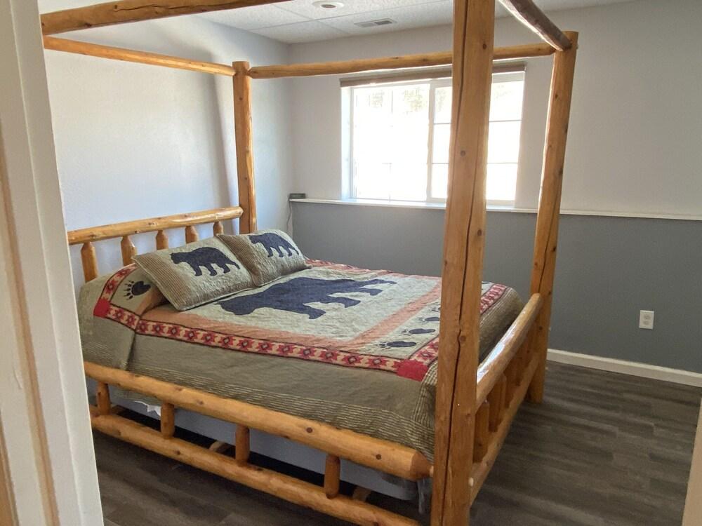 Pet Friendly 2BR Mountain Getaway with Spa
