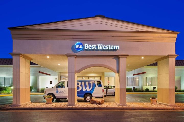 Pet Friendly Best Western Leesburg Hotel & Conference Center