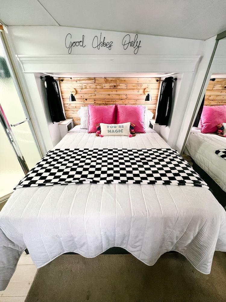 MagiCamper Near St & Zion Pet Policy