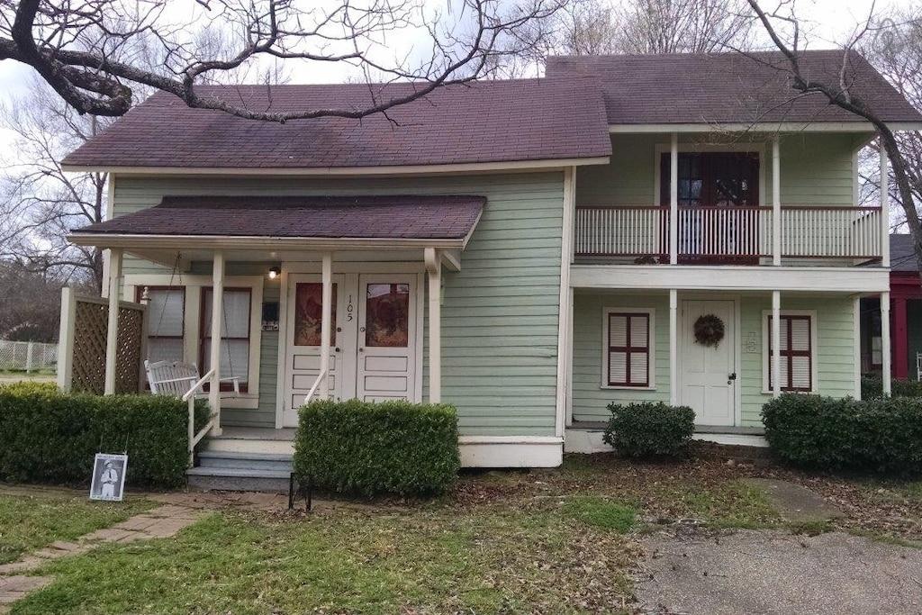 Texarkana Airbnb Rentals Pet Policy