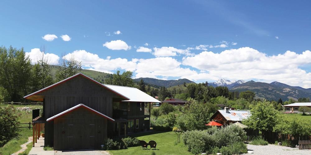 Pet Friendly Hotels in Winthrop, WA BringFido