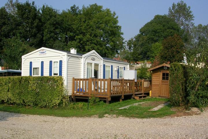 Pet Friendly Bungalow in Camping in the Countryside