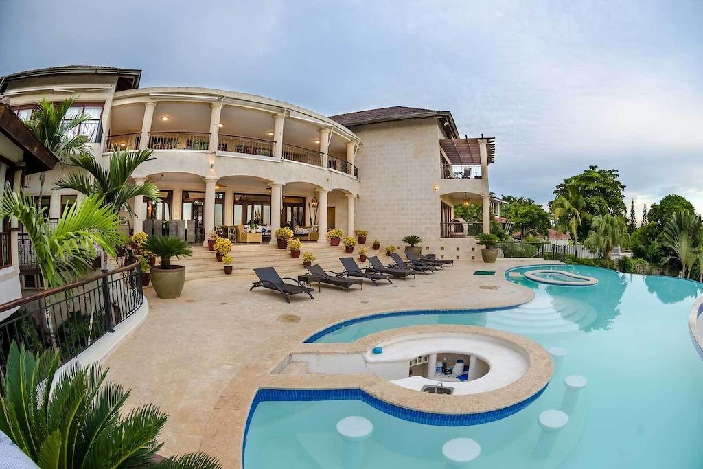 Pet Friendly Luxury Villa with Ocean & Golf View