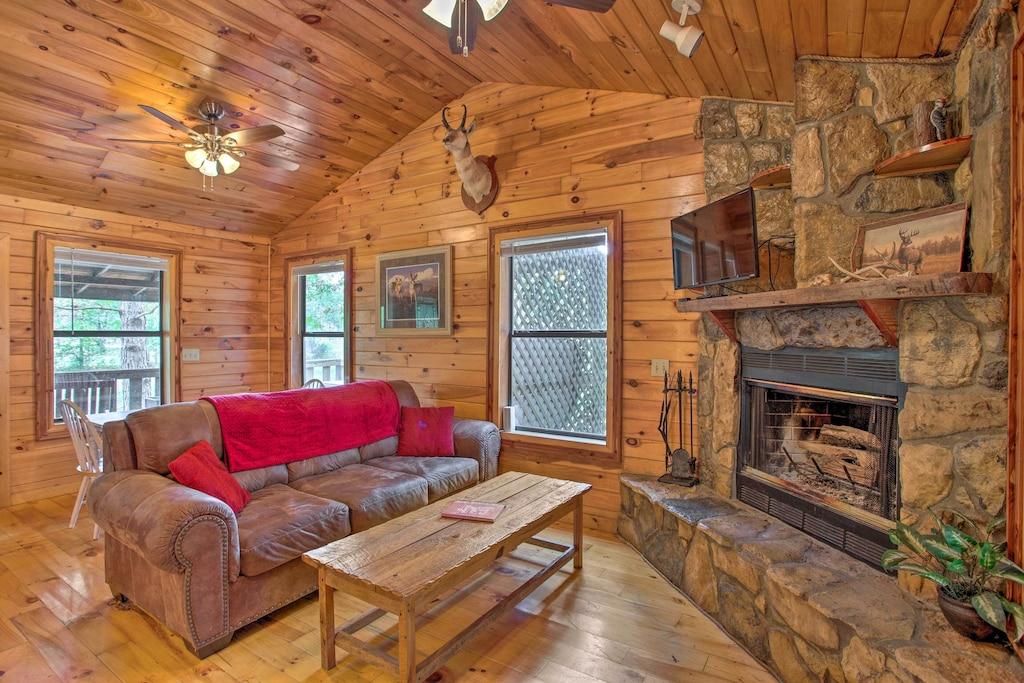 PetFriendly Cabin Near Broken Bow Lake Pet Policy