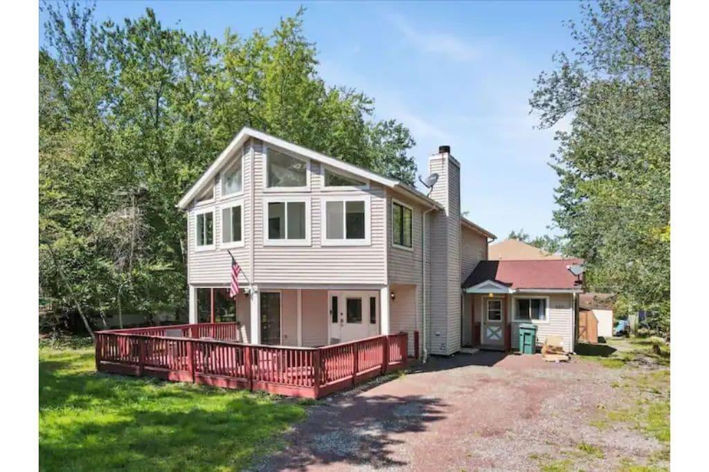 A Pocono Country Place Pet Policy